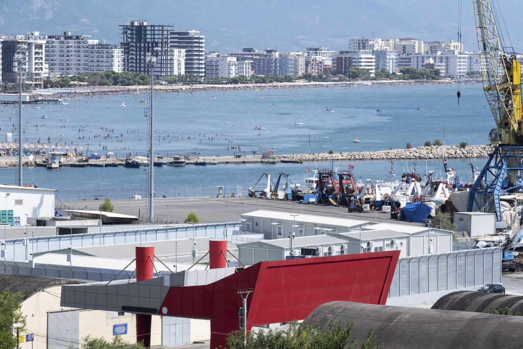 Μεταφορά αιτούντων άσυλο από το ιταλικό Πολεμικό Ναυτικό στην Αλβανία