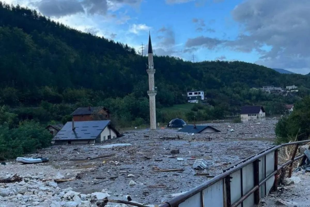 Καταστροφικές πλημμύρες στη Βοσνία-Ερζεγοβίνη με τουλάχιστον 16 νεκρούς και εκτεταμένες ζημιές